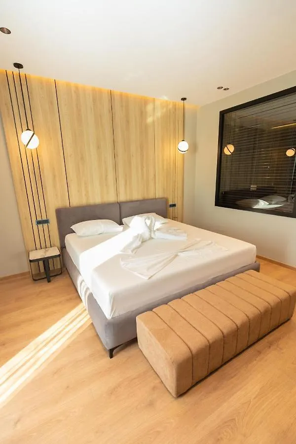 Esbjerg Hotel فلورا 4*,  ألبانيا